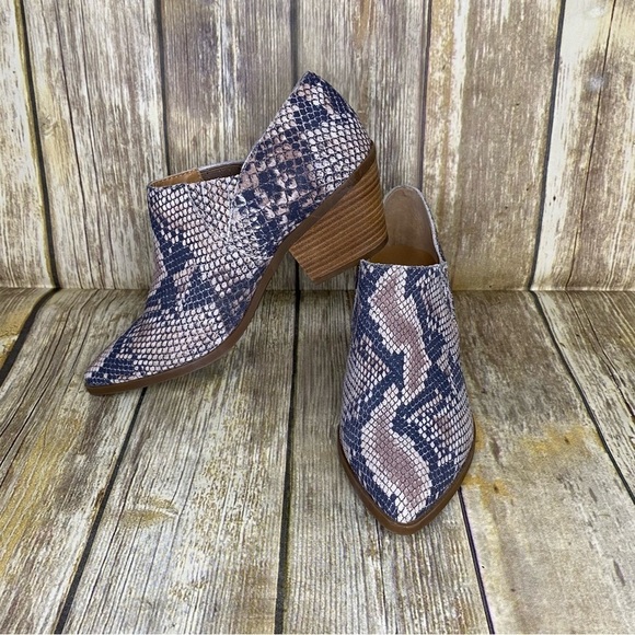 Snakeskin Pattern Women's Ankle Boots - Picture 1 of 7